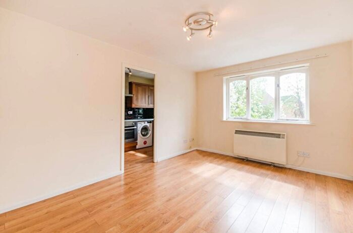 1 Bedroom Flat To Rent In Telegraph Place, Canary Wharf, London, E14