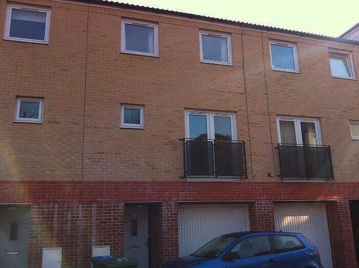 3 Bedroom House To Rent In Whitestar Place, Southampton, SO14