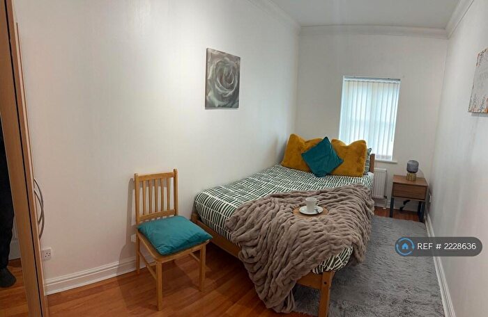 2 Bedroom Flat To Rent In Mackensie Court, London, N21