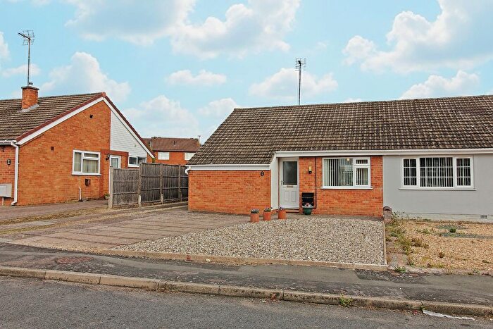 2 Bedroom Semi-detached Bungalow For Sale In Saltash Close, Wigston, LE18