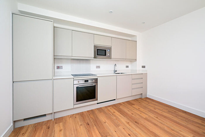 2 Bedroom Apartment To Rent In Farnborough Road, Farnborough, GU14