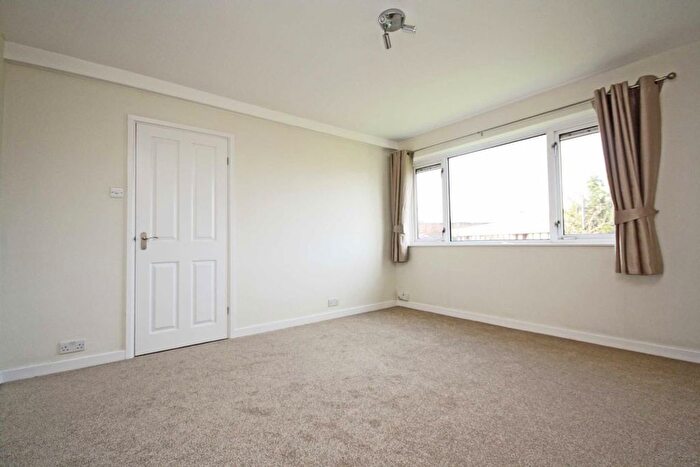 1 Bedroom Flat To Rent In Little Queens Road, Teddington, TW11