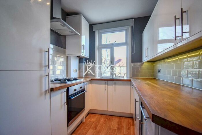 2 Bedroom Flat To Rent In Park Avenue, Mitcham, CR4