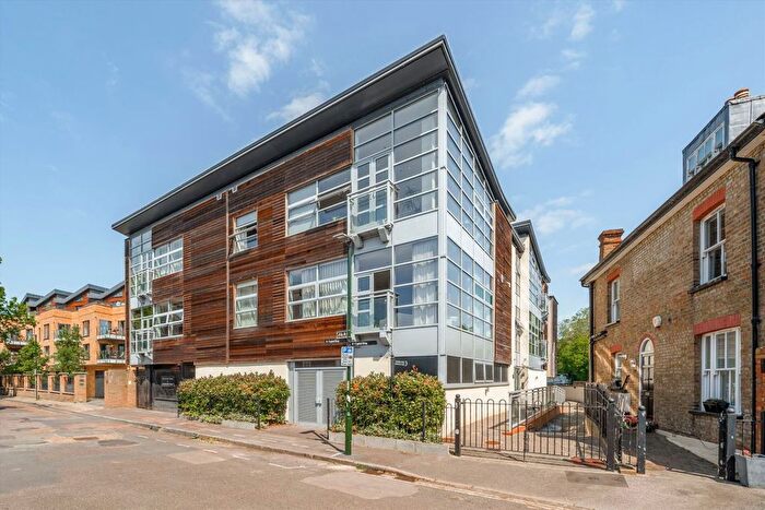 2 Bedroom Flat For Sale In Charleville Mews, Old Isleworth, TW7