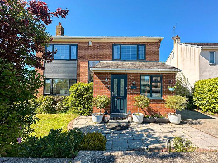 3 Bedroom Detached House For Sale In Crossley Drive, Wirral, CH60