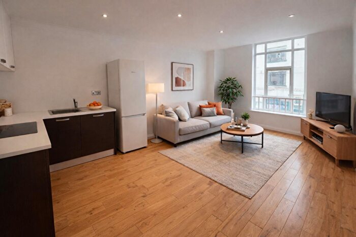 2 Bedroom Flat To Rent In Hill House, Western Road, Hove, BN3