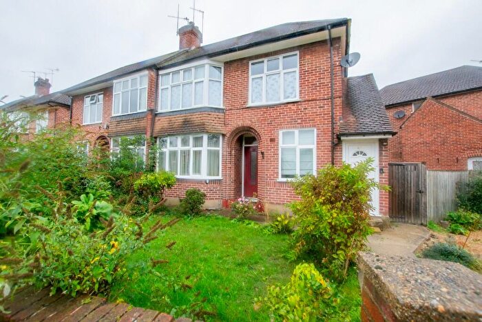2 Bedroom Maisonette For Sale In Inverness Avenue, London, EN1
