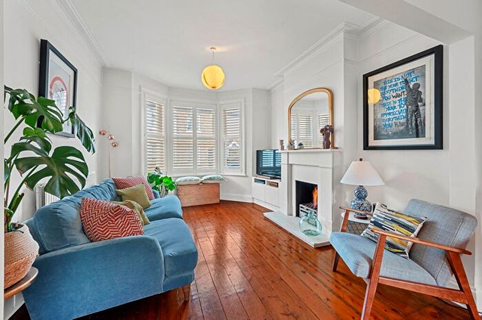 3 Bedroom Detached House For Sale In Springfield Lane, Weybridge, KT13