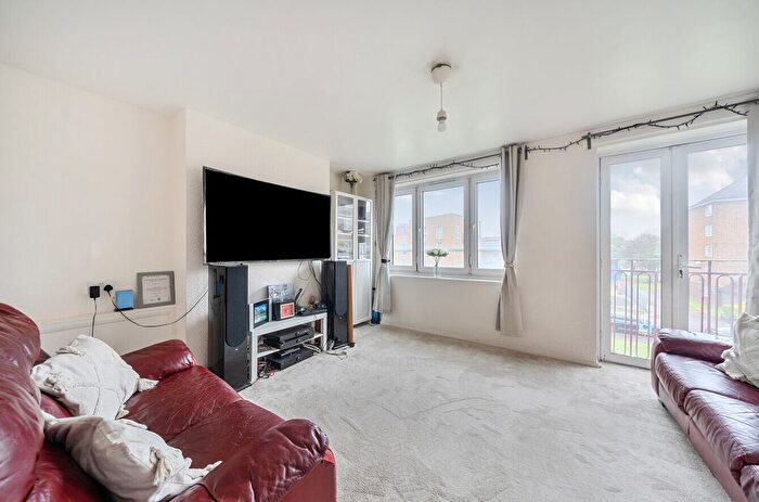 2 Bedroom Flat For Sale In Armfield Crescent, Mitcham, CR4