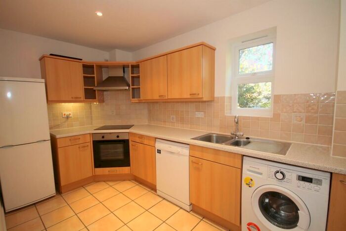 2 Bedroom Apartment To Rent In Bowes Close, Horsham, RH13