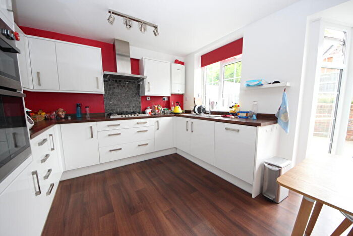 4 Bedroom House To Rent In Langley Park Road - Sutton, SM2