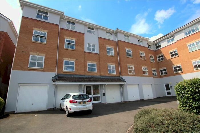 2 Bedroom Flat To Rent In Elm Park, Reading, Berkshire, RG30