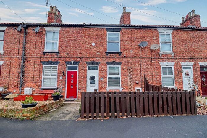 2 Bedroom Terraced House For Sale In New Trent Street, Ealand, DN17