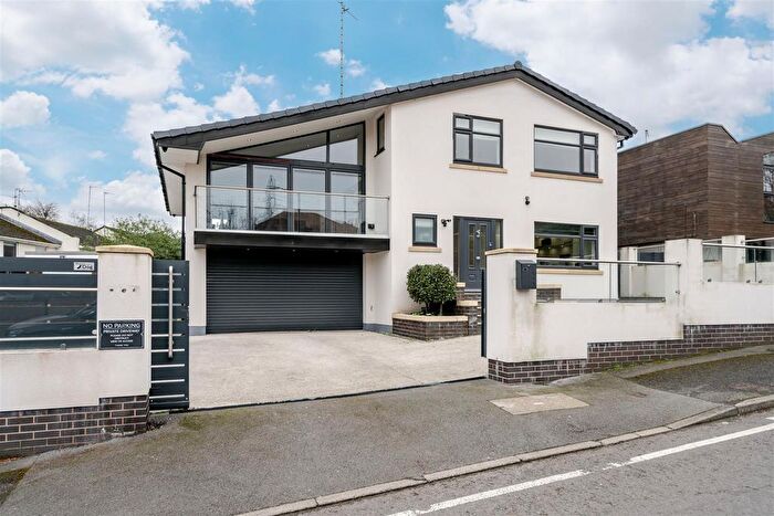 4 Bedroom Detached House For Sale In Woodstock Drive, Worsley, Manchester, M28