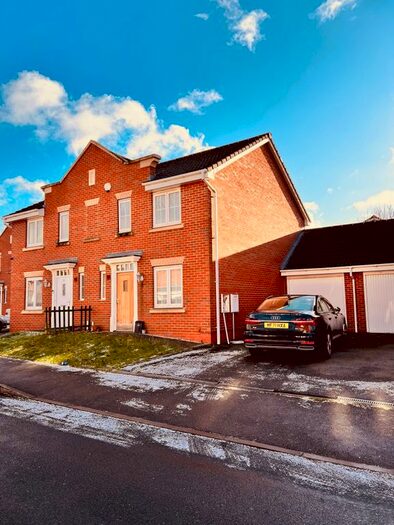 3 Bedroom Semi-Detached House To Rent In Wilson Drive, Oldbury, B69