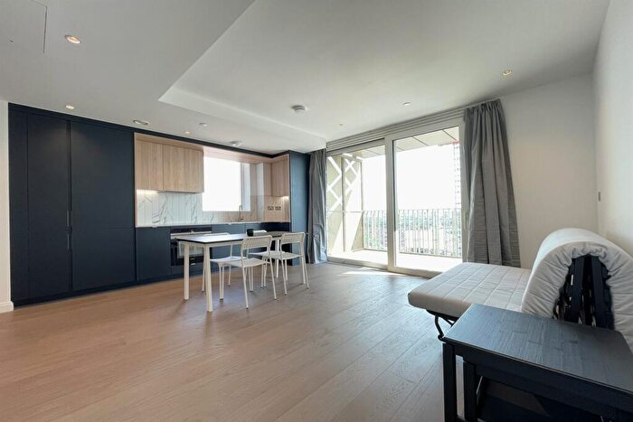 1 Bedroom Apartment To Rent In Phoenix Court, Gasholder Place, Oval, London, SE11