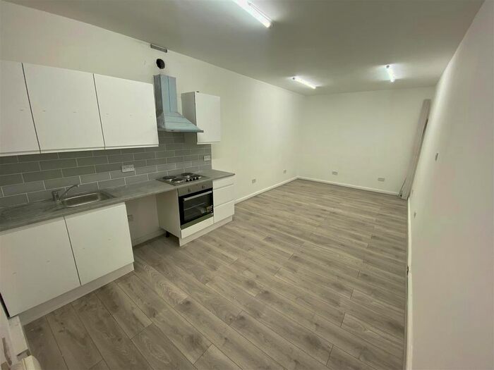 Studio To Rent In Danehurst Gardens, Ilford, IG4