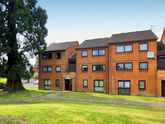 2 Bedroom Property To Rent In Skipton Way, Brookwood House Skipton Way, RH6