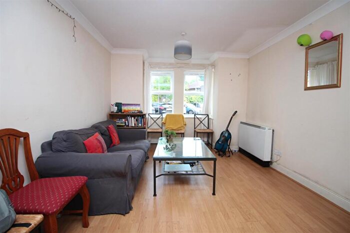 2 Bedroom Flat To Rent In Middleton Court, Jesmond, Newcastle Upon Tyne, NE2