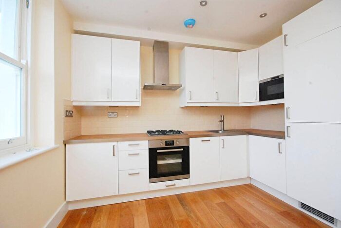 2 Bedroom Flat To Rent In Albion Road, Stoke Newington, London, N16