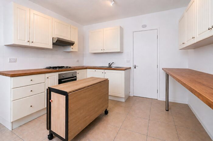 2 Bedroom Apartment To Rent In Colwyn Road, Northampton, NN1