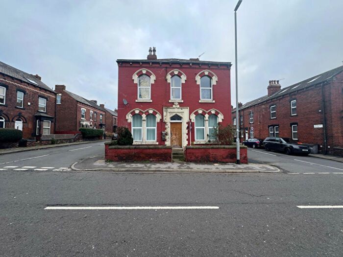 2 Bedroom Duplex To Rent In Whingate, Leeds, West Yorkshire, LS12