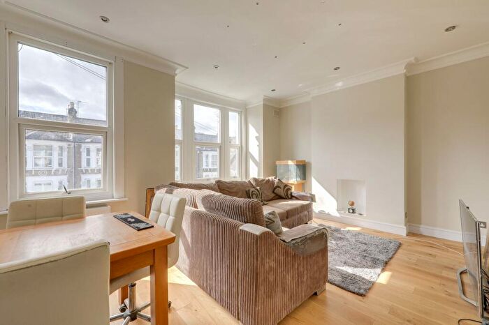 2 Bedroom Flat For Sale In Theodore Road, Hither Green, SE13