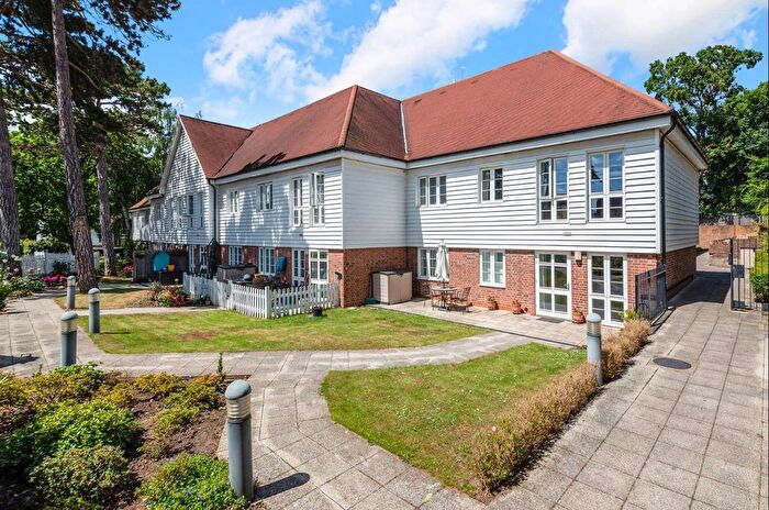 1 Bedroom Flat For Sale In Elizabeth House, Mickleham Gardens, Cheam Village, SM3