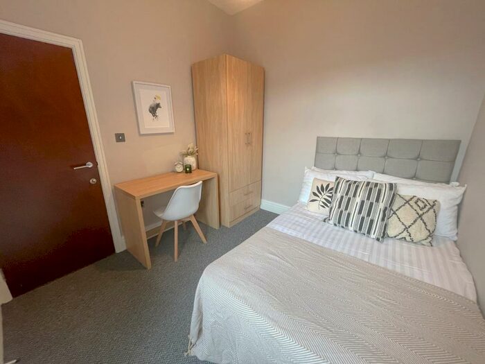 4 Bedroom Terraced House To Rent In Hannan Road, L6