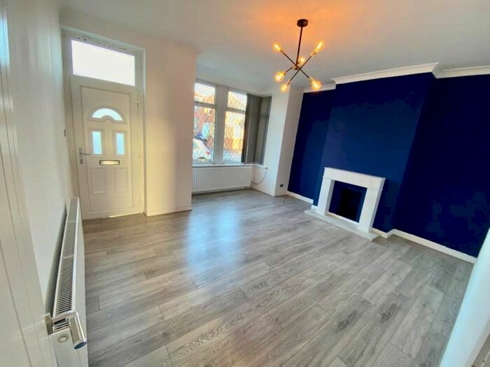 4 Bedroom Property To Rent In Hunningley Cl, Stairfoot, Barnsley, S70