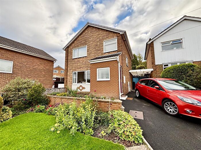 3 Bedroom Detached House For Sale In Pondfields Close, Kippax, Leeds, LS25
