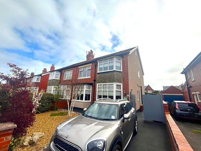 4 Bedroom Semi-detached House For Sale In Sandhurst Avenue Lytham St. Annes, Lancashire, FY8