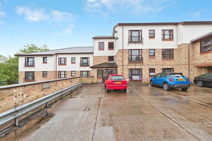 2 Bedroom Flat For Sale In Priory Road, Dartford, Kent, DA1