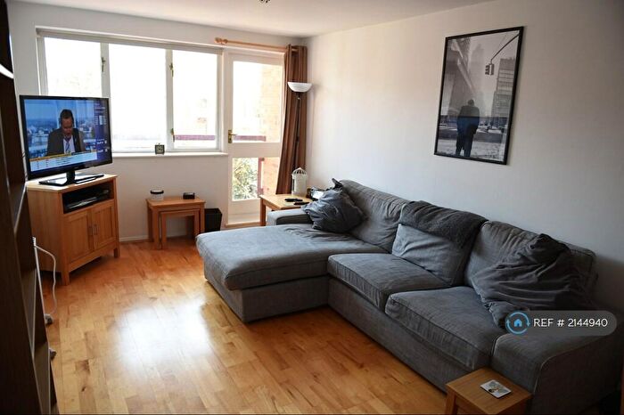 2 Bedroom Flat To Rent In Jarret House, London, E3