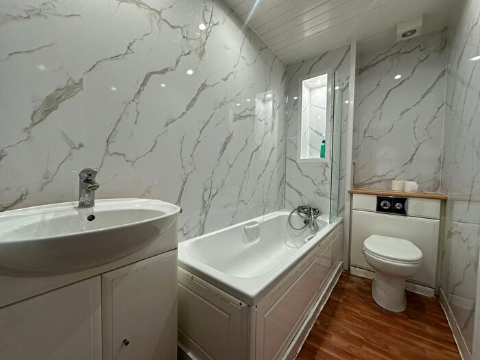 2 Bedroom Flat To Rent In Cooke Street, Barking, IG11