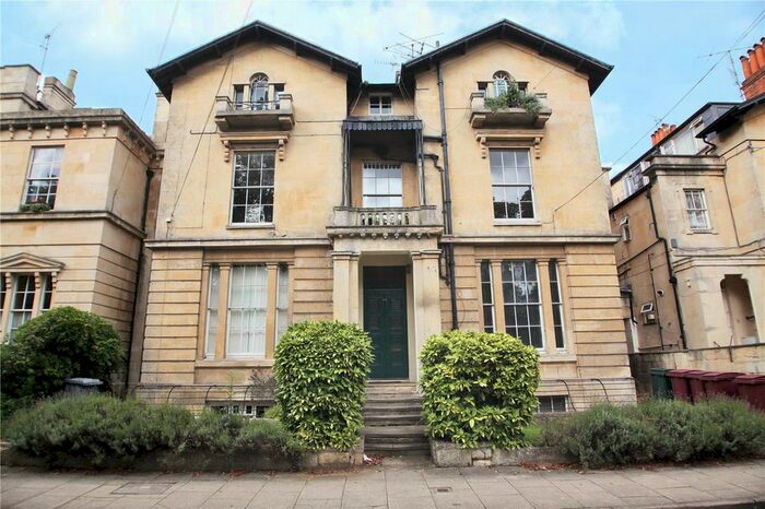 2 Bedroom Flat To Rent In Eldon Square, Reading, Berkshire, RG1