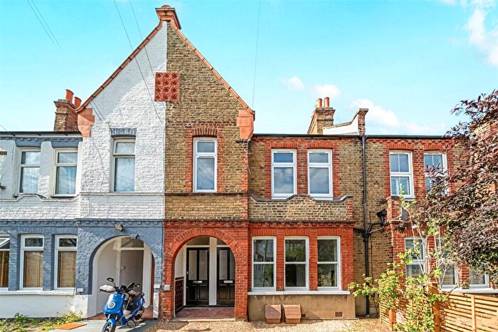 2 Bedroom Apartment For Sale In Loxton Road, London, SE23