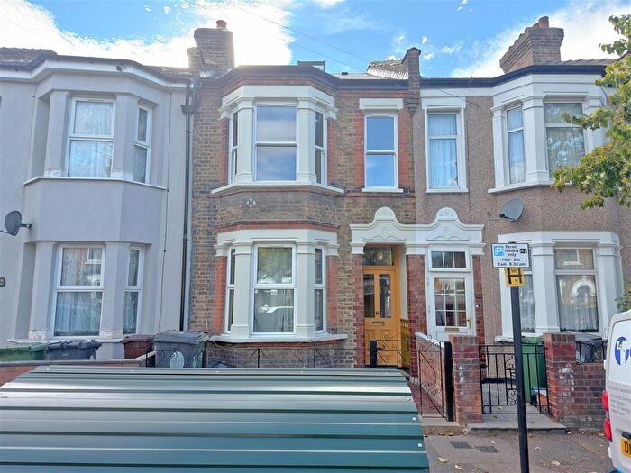 2 Bedroom Flat To Rent In Borwick Avenue, London, E17
