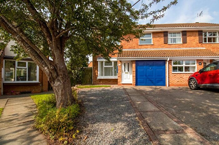 3 Bedroom Semi-Detached House To Rent In Holdgate Close, Brackley, NN13