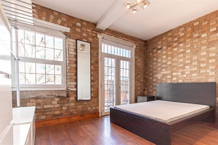 2 Bedroom Apartment To Rent In Prince Of Wales Passage, London, NW1