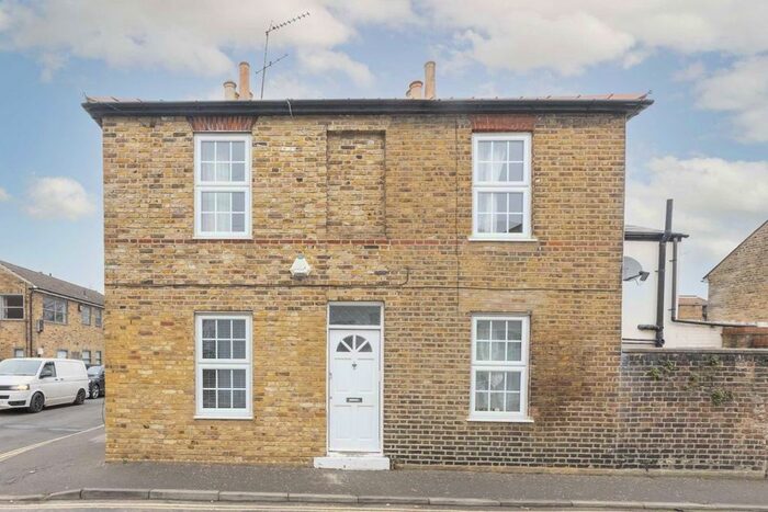 2 Bedroom Property To Rent In Albert Road, Richmond TW10