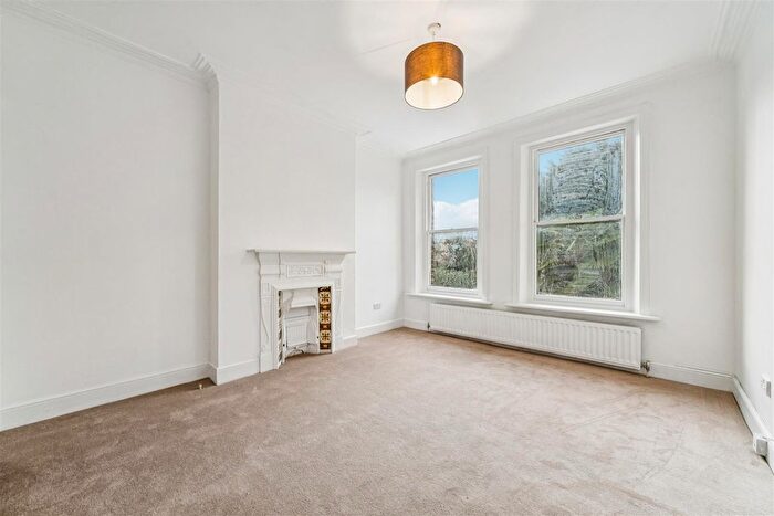 1 Bedroom Flat To Rent In Emlyn Road, London, W12