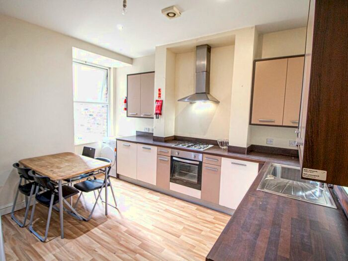 8 Bedroom Apartment To Rent In Wellington Road, Manchester, Greater Manchester, M14