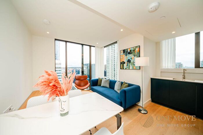 2 Bedroom Apartment To Rent In South Quay Plaza, Canary Wharf, E14
