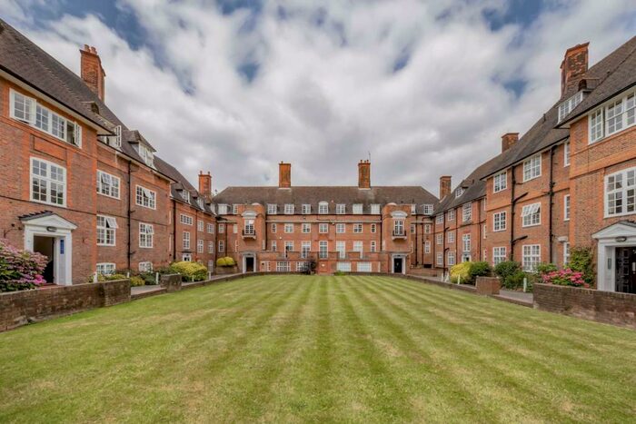 2 Bedroom Flat To Rent In Hampstead Way, London, NW11