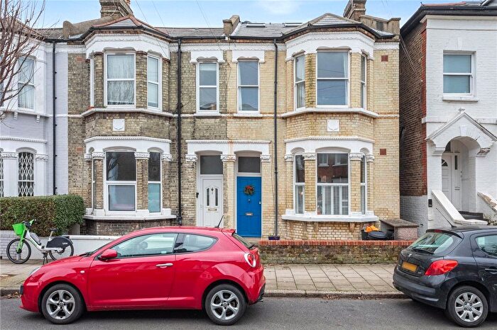 3 Bedroom Flat For Sale In Ringford Road, London, SW18