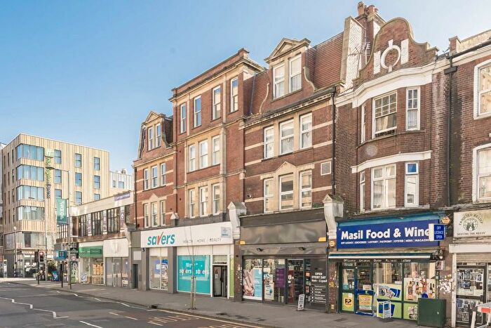 3 Bedroom Flat To Rent In Broadway, London, W13