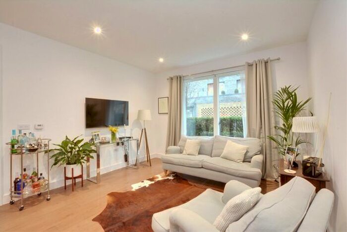 3 Bedroom Flat To Rent In Merlin Court, London, SE3