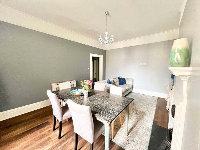 2 Bedroom Flat To Rent In Chesham Place, Brighton, BN2