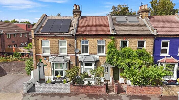 2 Bedroom House For Sale In Stracey Road, Forest Gate, E7